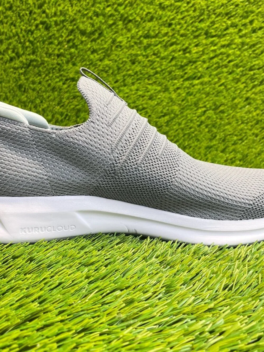 Kuru Atom Slip-On Mens Size 9.5 Gray White‎ Athletic Walking Shoes Sneakers